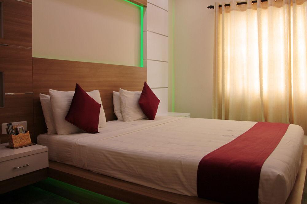 Royal Castle Hotel Negombo Exterior photo