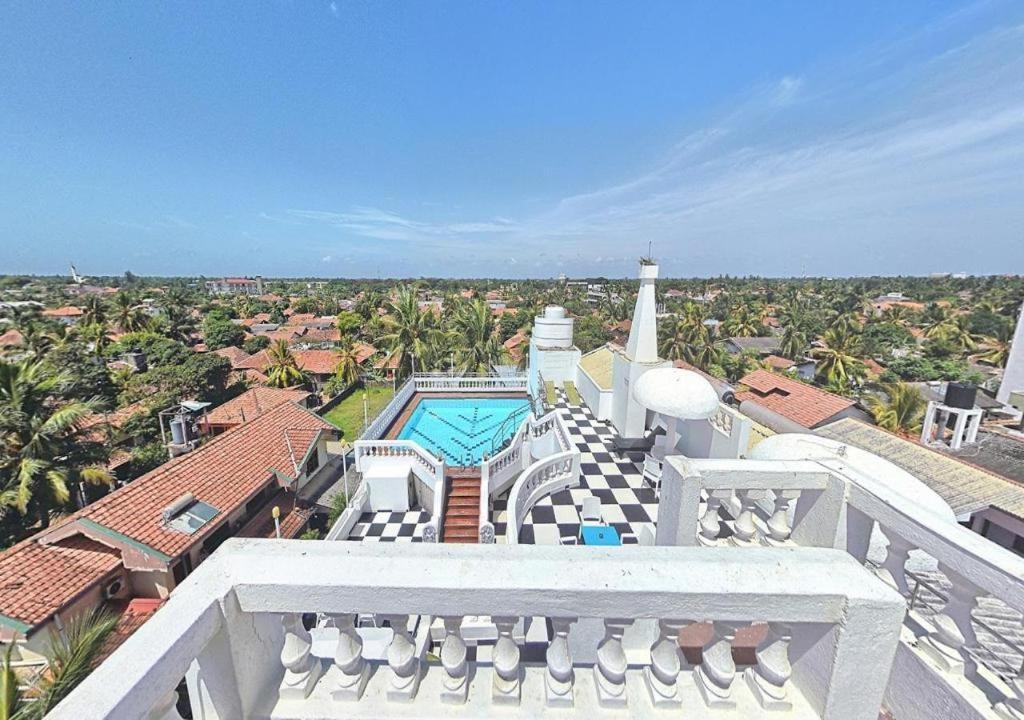 Royal Castle Hotel Negombo Exterior photo
