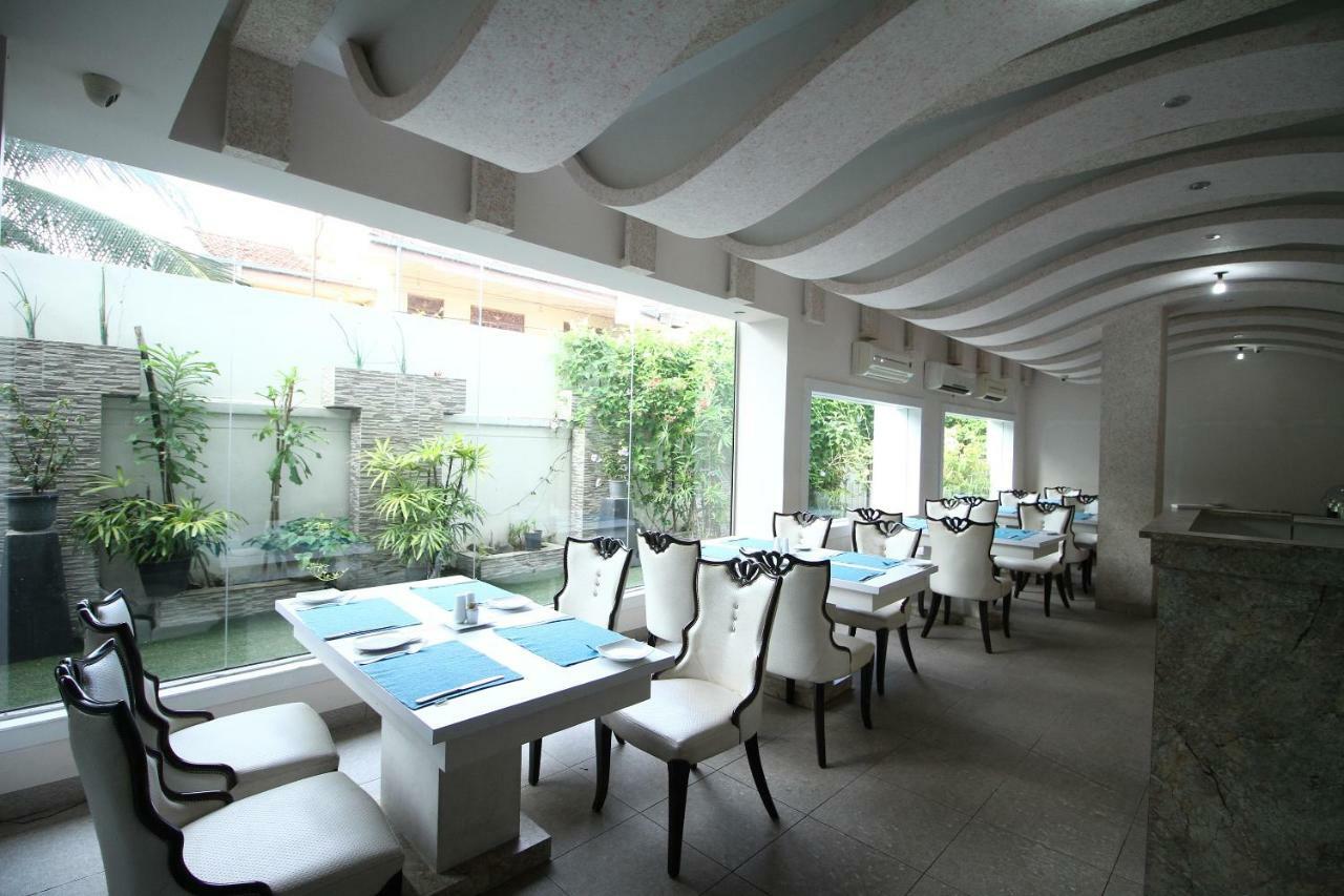 Royal Castle Hotel Negombo Exterior photo